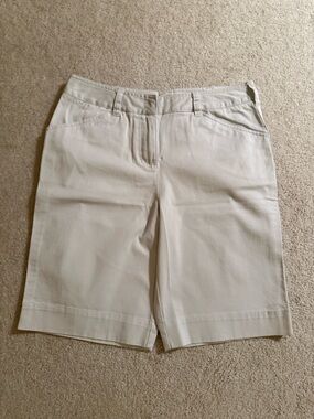 Preswick & Moore Cream Women's Bermuda Shorts